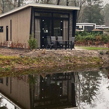 Great Chalet With Air Conditioning, Near Veluwe Hoenderloo Extérieur photo