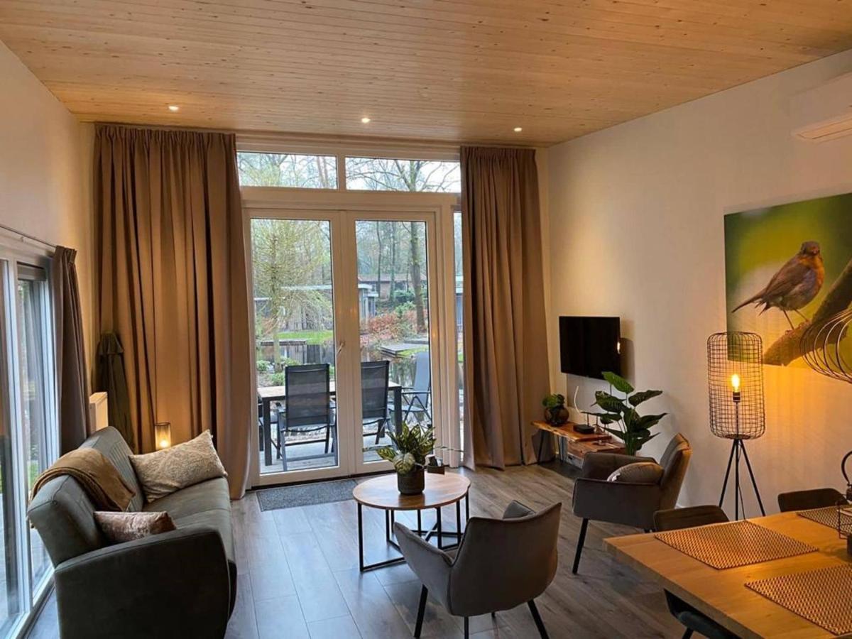 Great Chalet With Air Conditioning, Near Veluwe Hoenderloo Extérieur photo